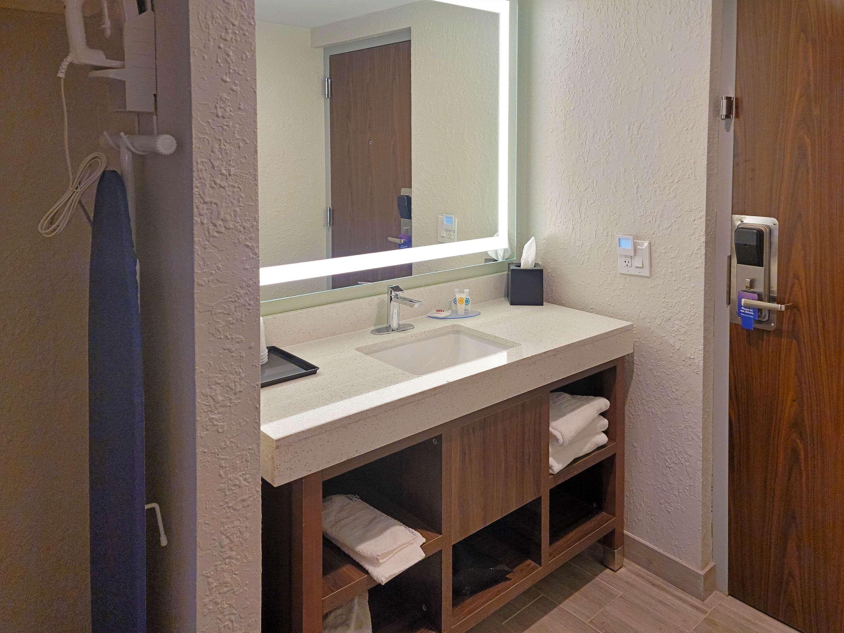 Comfort Inn & Suites Wyomissing-Reading Екстериор снимка